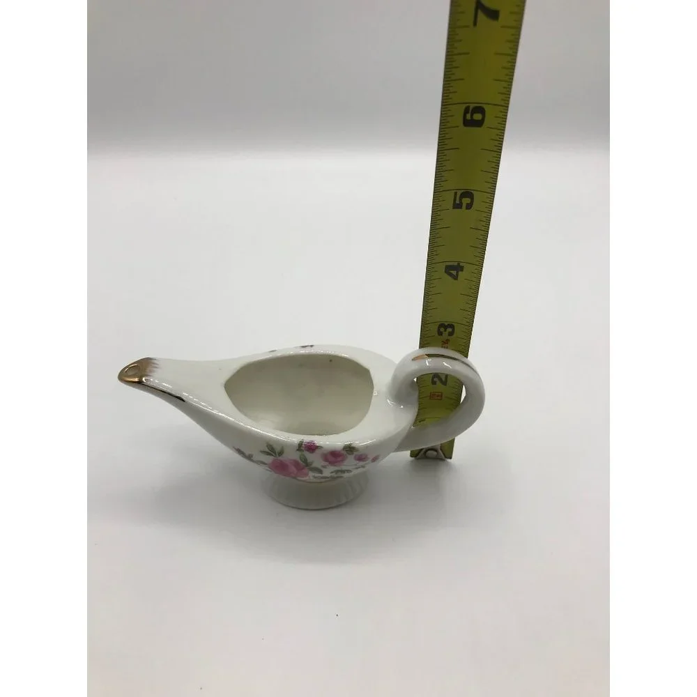Vintage made in Japan small porcelain gravy/sauce boat.
